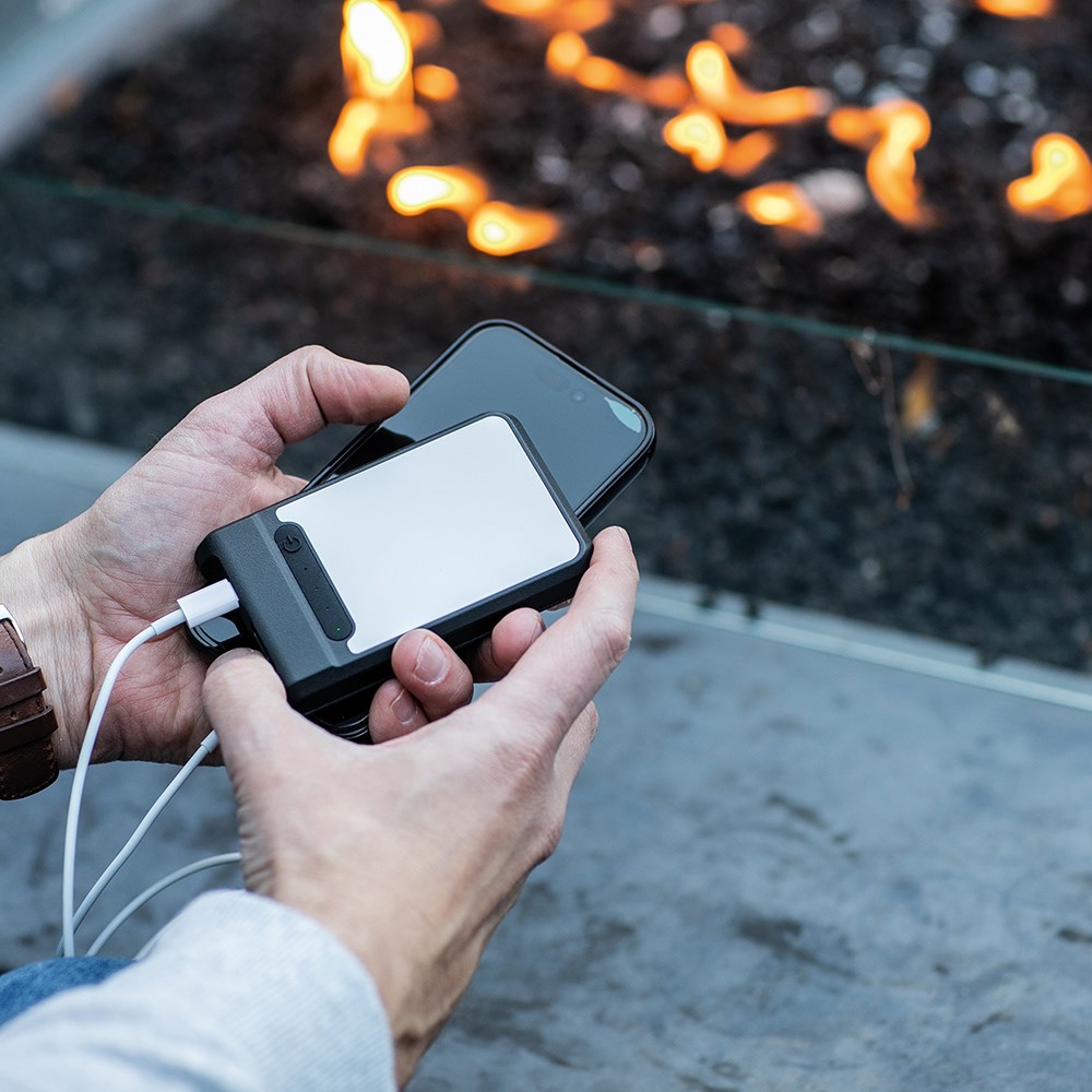 Ampx Powerbank aus rABS mit 6000 mAh.Lädt das Smartphone 2–3 Mal auf - Schwarz